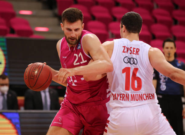 她很欣赏 她很欣赏