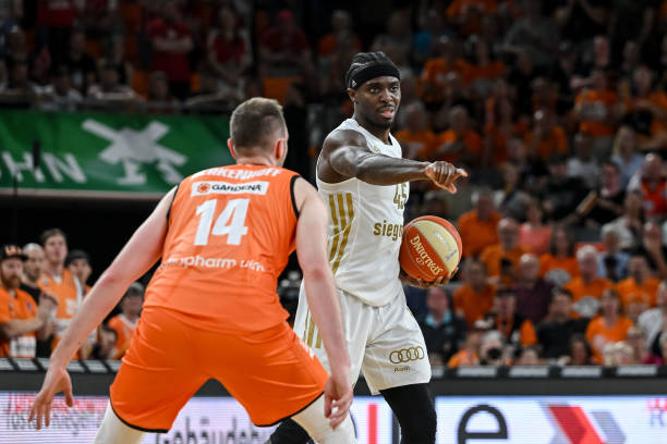 发了球迷与 发了球迷与