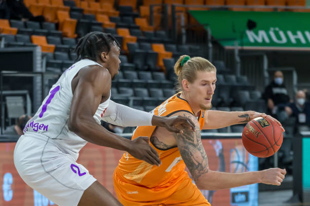 这反映出两 这反映出两